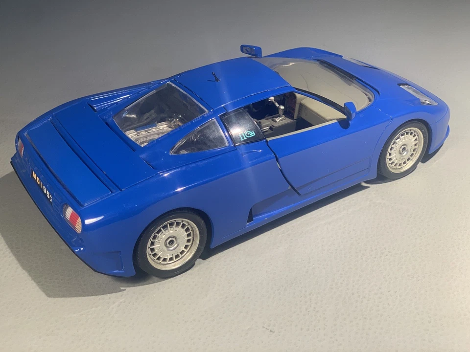 Bugatti EB110 Burago 1:18 Scale - Imagen 4 de 4