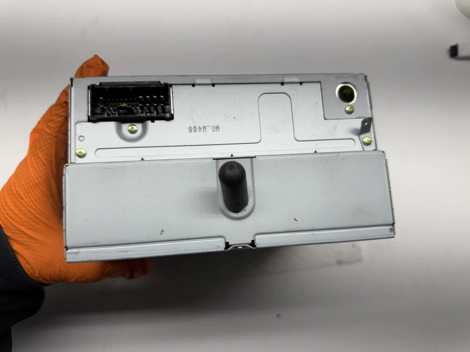 ORIGINAL 2008 Kia Rondo AM FM 6 disc CD radio receiver 96170-1D1013W - Image 4 of 4