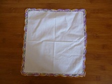 wei&szlig;es Taschentuch aus Stoff mit bunter H&auml;kelspitze - 28cm - Handarbeit