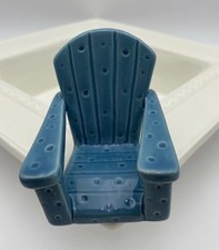 Mini Silla Nora Fleming RARA Retirada Difícil de Encontrar Estilo Antiguo “Chillin” Adirondack Azul