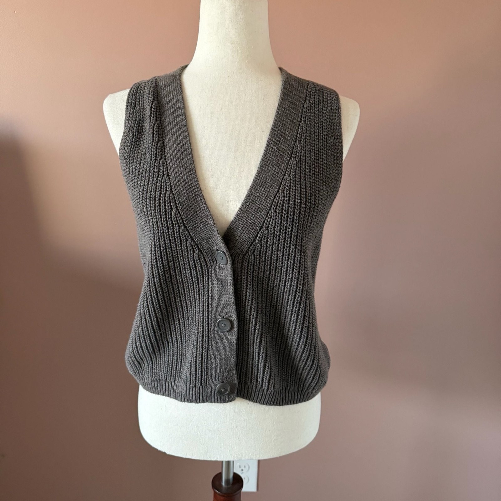 Universal Thread Vest - image 1