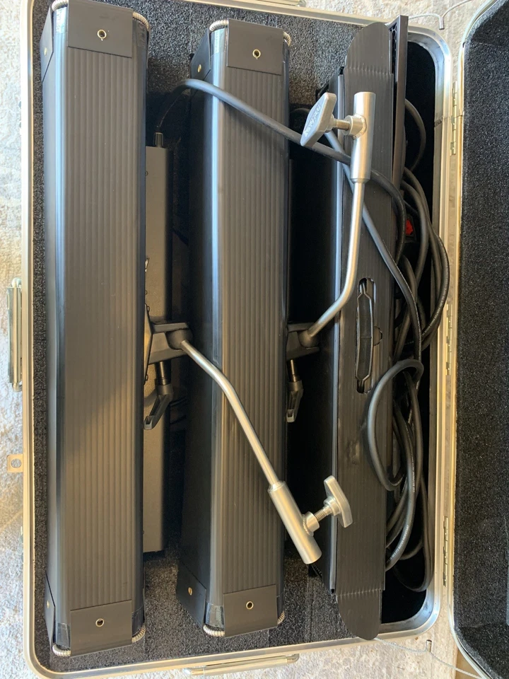 Kino Flo Diva-Lite 201 Two Light Kit + Hard Case Bulbs + Flozier  - Image 2 of 4