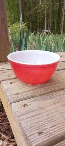 PYREX - 1 1/2 QT. - #402 PRIMARY Red Mixing Bowl Collectible