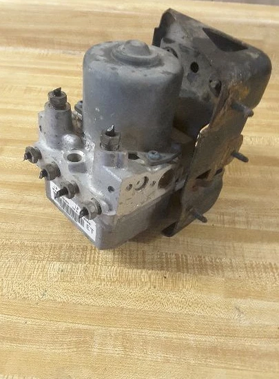 Chevrolet Malibu 2004-2008 ABS bomba actuador freno antibloqueo  Foto 2 de 3