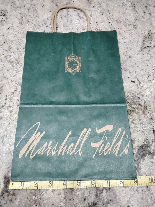 Medium 13X9X6 Marshall Fields Green Shopping Bag Ships in box/I combine ship