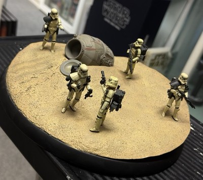 Sideshow Collectibles Star Wars  Look Sir Droids  Diorama #1245 Year 2007