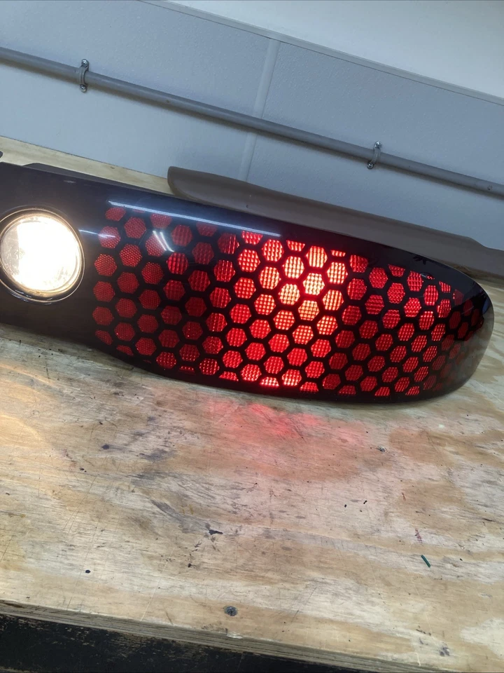 93-02 PONTIAC FIREBIRD TAIL LIGHTS HONEYCOMB NICE 93-02 TRANS AM TAIL LIGHTS — 第 3/4 张图片