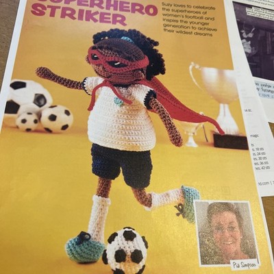Suzy der Superheld Stürmer Damen Fußball Spielzeug Puppe Häkelanleitung '' 