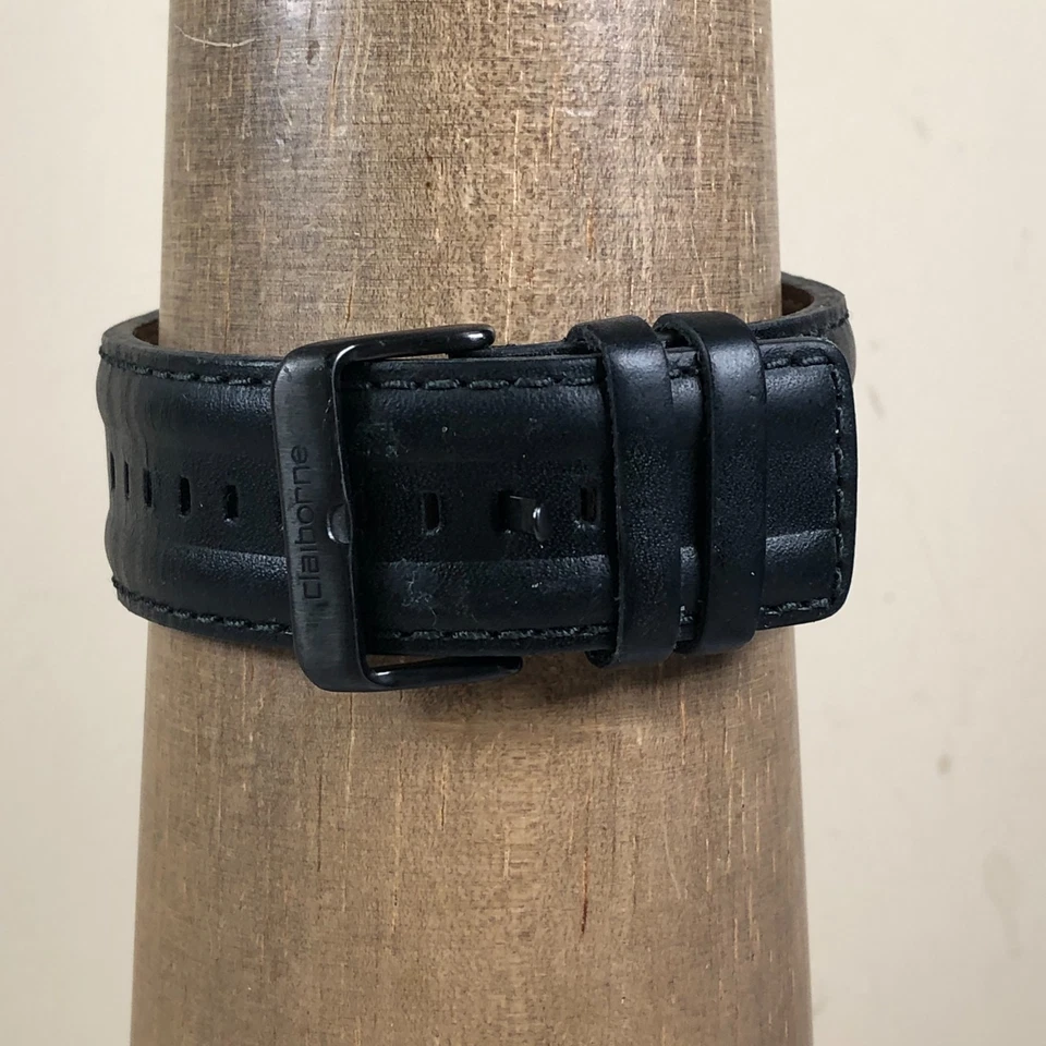 Мужские кварцевые аналоговые часы Claiborne CLM1037 Dress черная кожа квадрат 42 мм 7 1/2 дюйма - Изображение 4 из 4