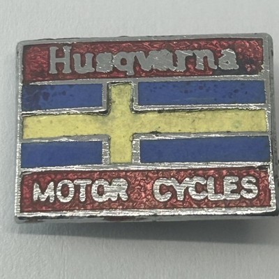 Husqvarna Motor Cycles Schweden Flagge Motocross Biker Bike Vintage Emaille Badge Pin