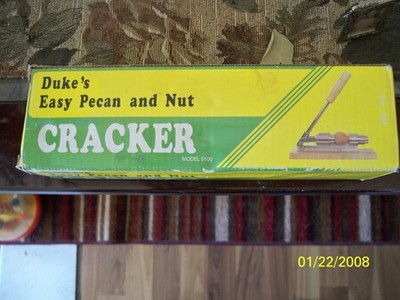 New Duke s Eazy Nut Cracker with Wooden Handle Model #100