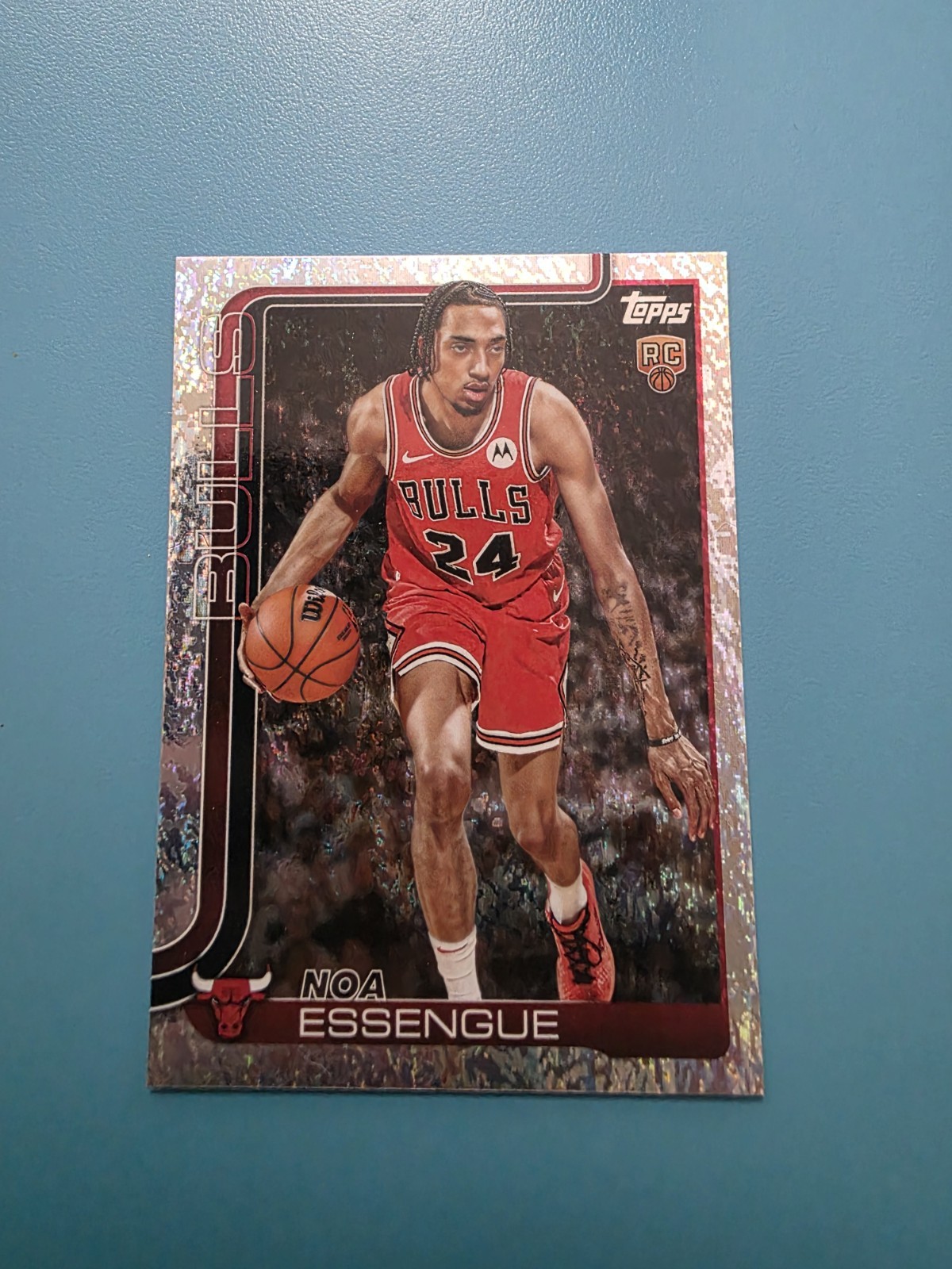 2025-26 Topps Basketball Rookie Noa Essengue Sand Glitter Parallel #212 Bulls