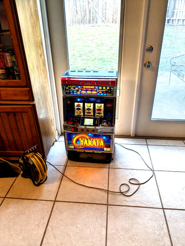 YAKATA LCD SLOT MACHINE    32 INCHES TALL