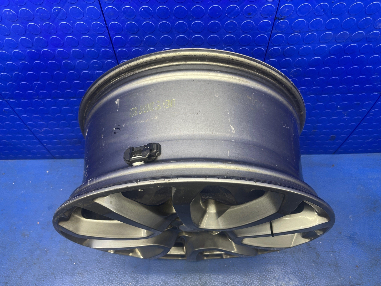 2017-2022 MASERATI LEVANTE OEM 19/8.5 5 V SPOKE WHEEL RIM SILVER *CURBED*