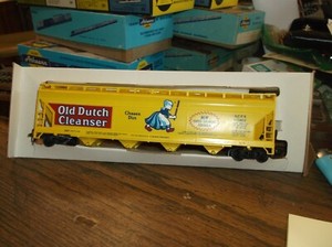 HO Four bay Center Flow Hopper Car. Old Dutch . TYCO. Nice Original Box