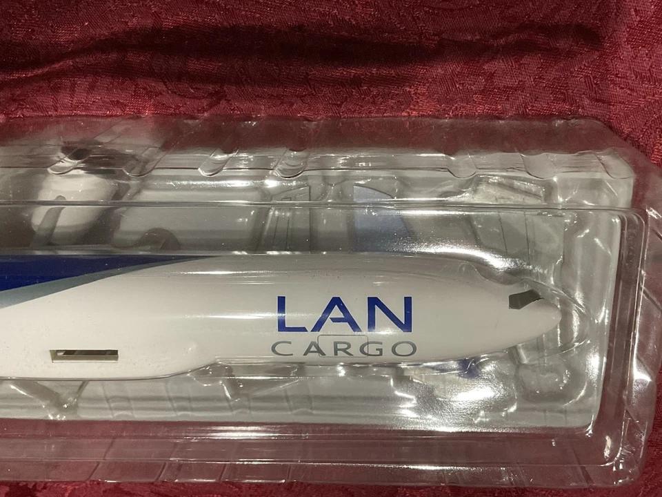 Hogan Model Plane 1:200 LAN CARGO BOEING 777F Airfreighter ABS Plastic - Image 3 of 4