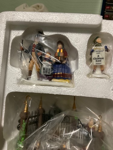 DEPT 56 DICKEN'S VILLAGE. A CHRISTMAS CAROL LIMITED EDITION 1997. 41822. IOB - Picture 2 of 7