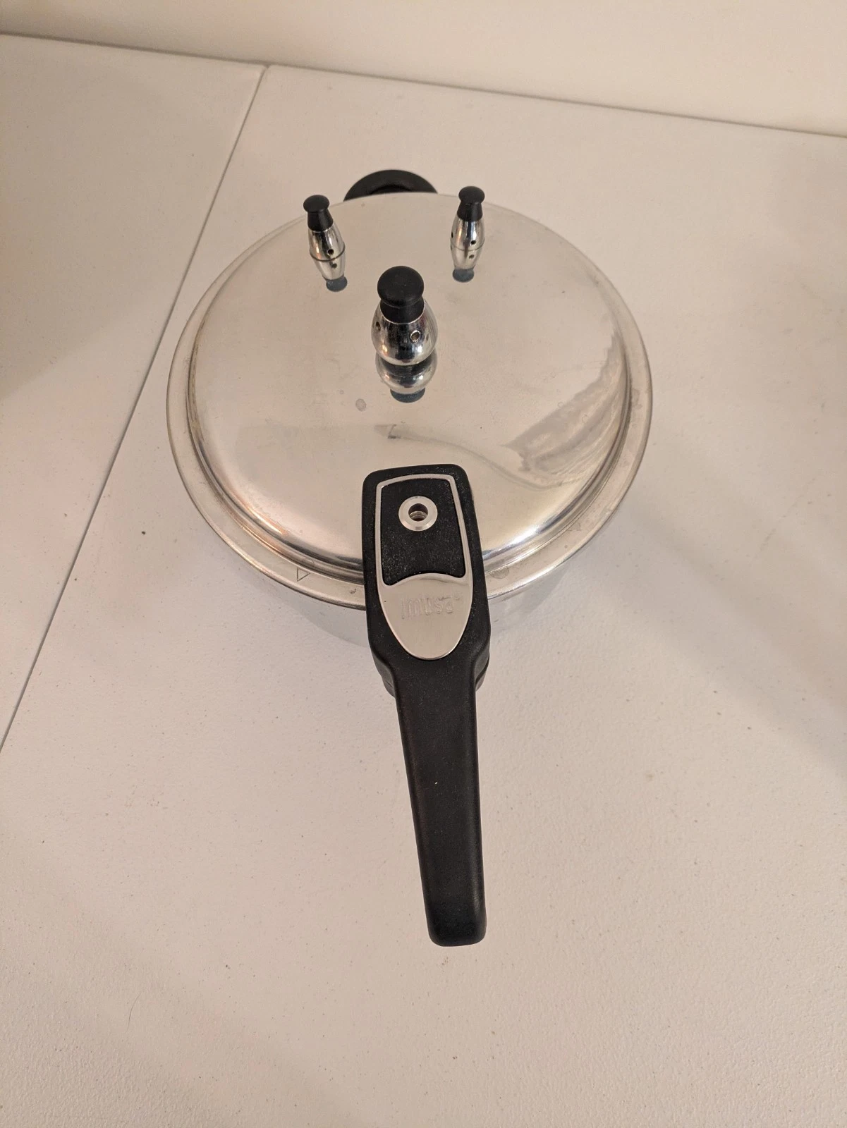 IMUSA 4.2 Qt. Aluminum Pressure Cooker Excellent