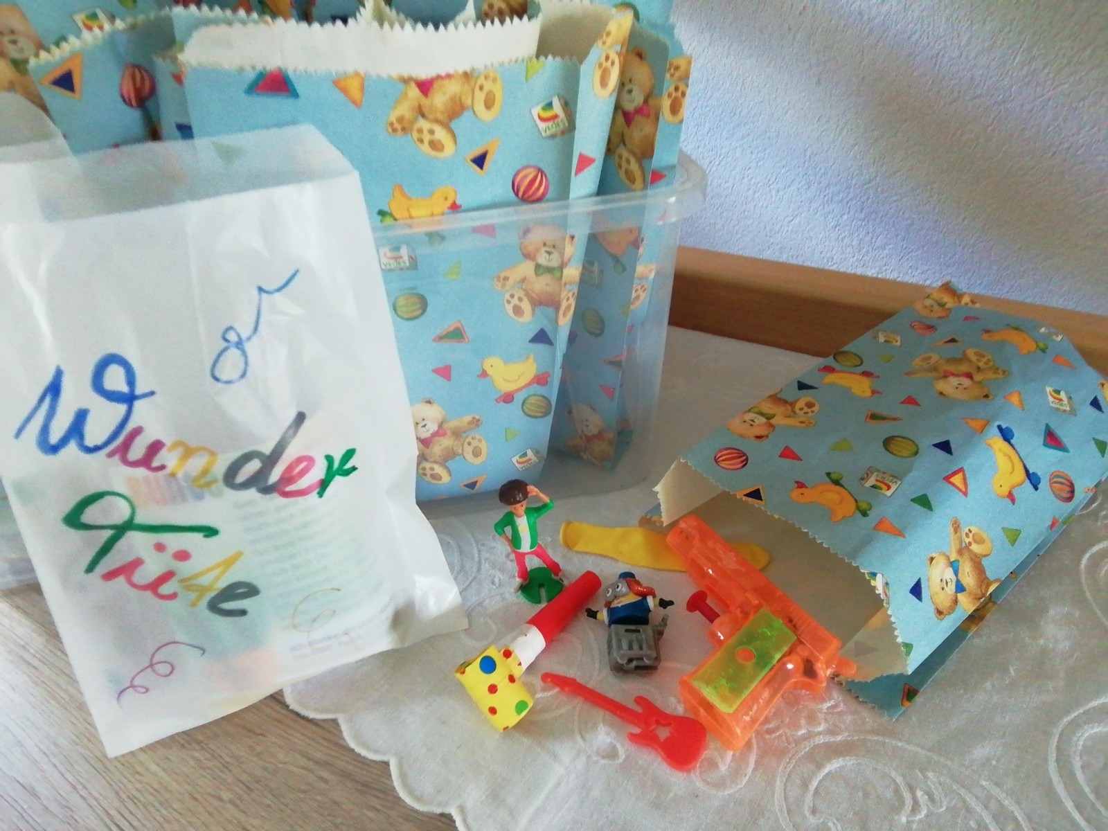 Wundertüten 10 STÜCK gefüllt Kleinigkeiten Kindergeburtstag Spiel und Spaß