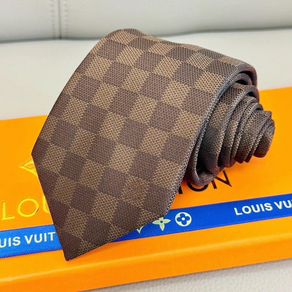 Corbata de seda informal a cuadros marrón 3*58 pulgadas Louis Vuitton para hombre Foto 2 de 4