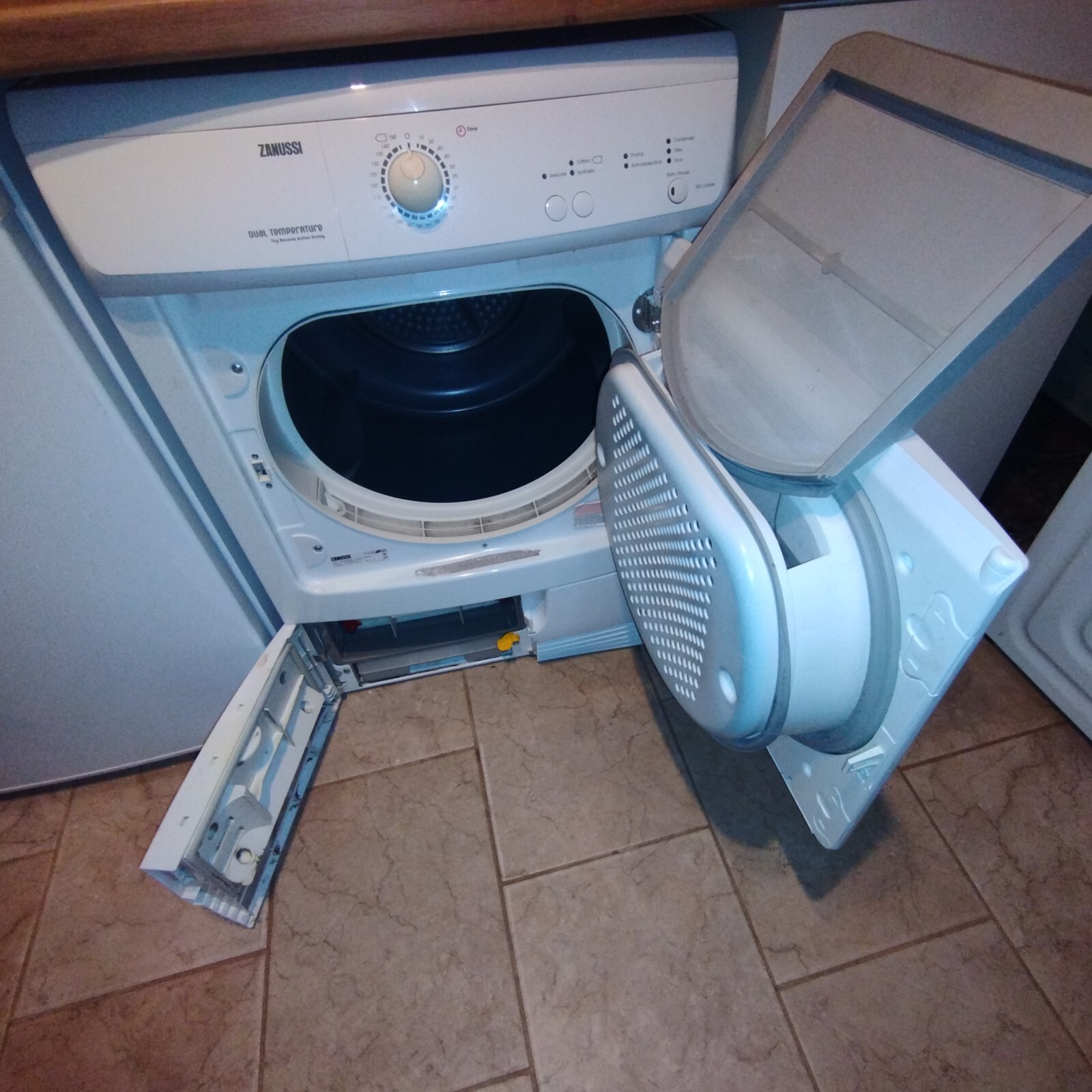 Zanussi ZDC 37201W 7kg Condenser Tumble Dryer eBay