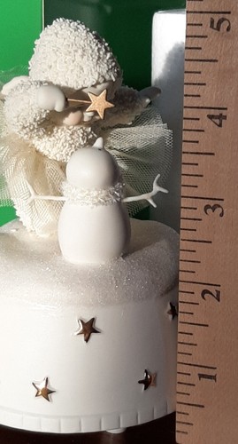 Snowbabies Dept 56 - 'A Little Holiday Magic' Music Box plays 'Let It Snow' - Picture 11 of 11