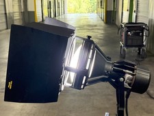 Joker-Bug 800 HMI Light Kit with Case  Barn Doors   Good Condition