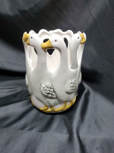 C3 8" farmhouse Holland Mold Ring Of Geese Centerpiece or Plant Holder - Picture 1 of 8