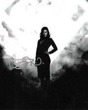 * CASSIDY FREEMAN * signed 8x10 photo * SMALLVILLE * COA *
