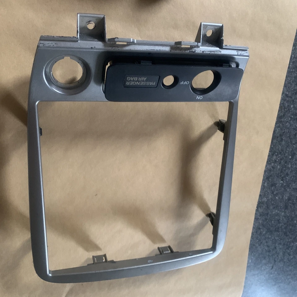 MAZDA MIATA 1999-2005 RADIO BISEL BORDE ENVOLVENTE PLATEADO 99-05 con inserto AB Foto 4 de 4