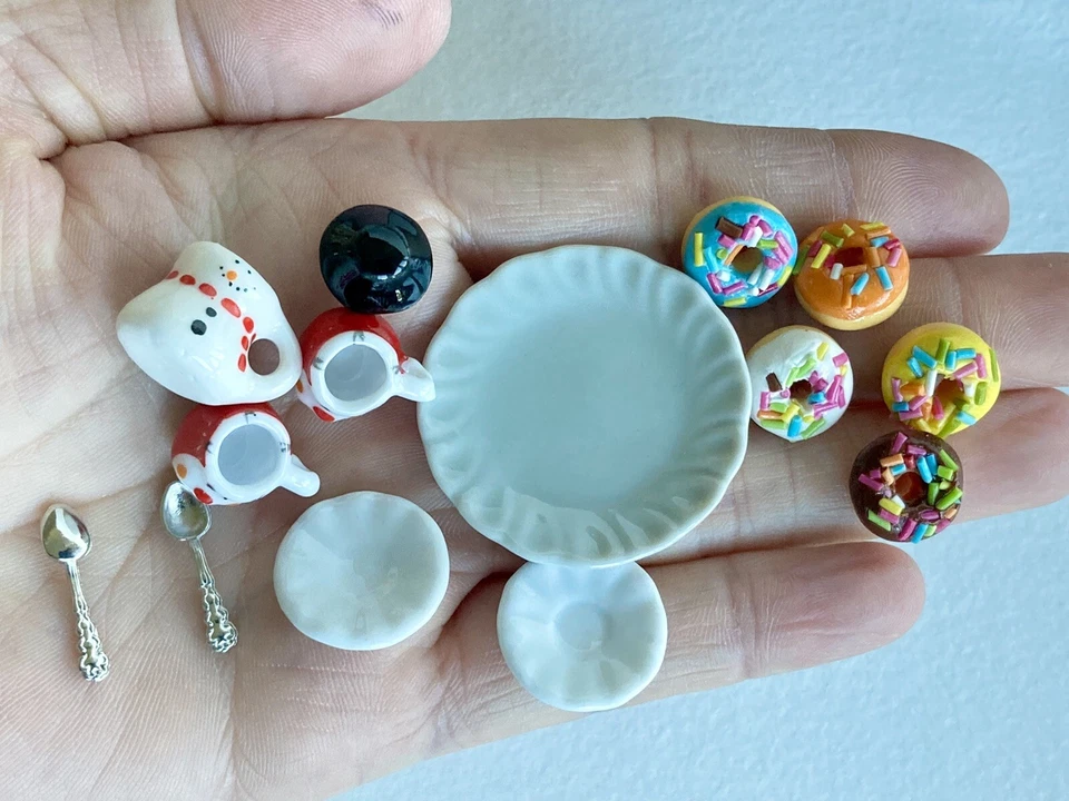 14 Piezas Casa de Muñecas 1:12 Miniatura Hombre de Nieve Tetera Taza Cerámica Donuts Navidad Foto 4 de 4