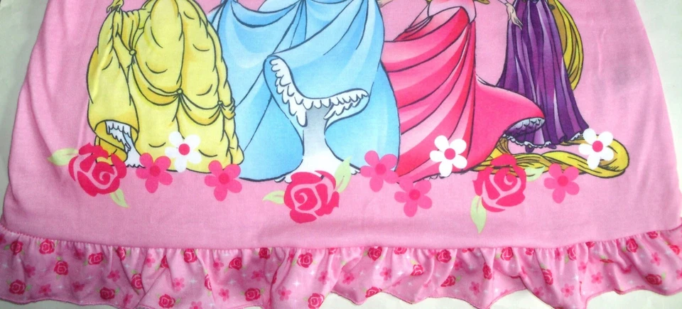 Camisón Disney Store Niñas 5/6 Nuevo con Etiquetas 10 Princesas Pirámide Rosa Volantes Ropa de Dormir Foto 3 de 4