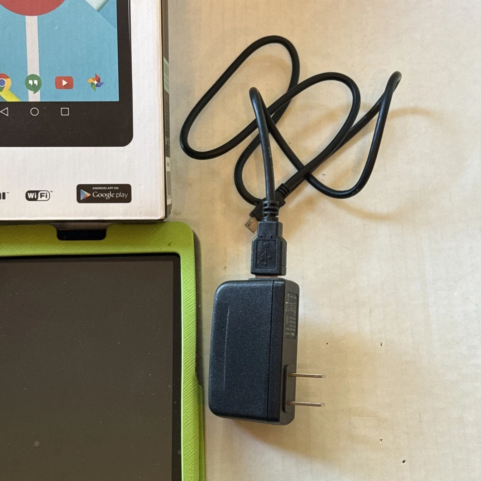 Nextbook Ares 8 pantalla lateral izquierda está agrietada/distorsionada con caja/solo paquete de piezas Foto 3 de 4