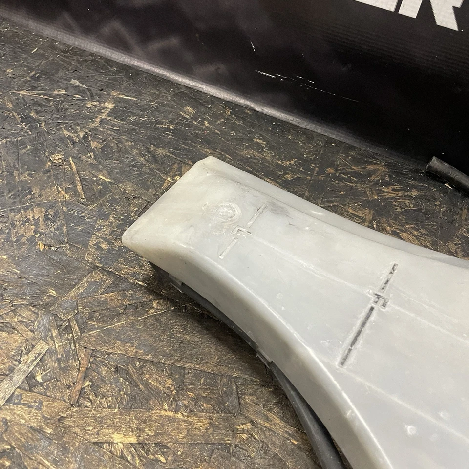 Reservatório de garrafa 2010-2016 Hyundai Genesis Coupe líquido de arrefecimento transbordamento fabricante de equipamento original usado - Imagem 4 de 4