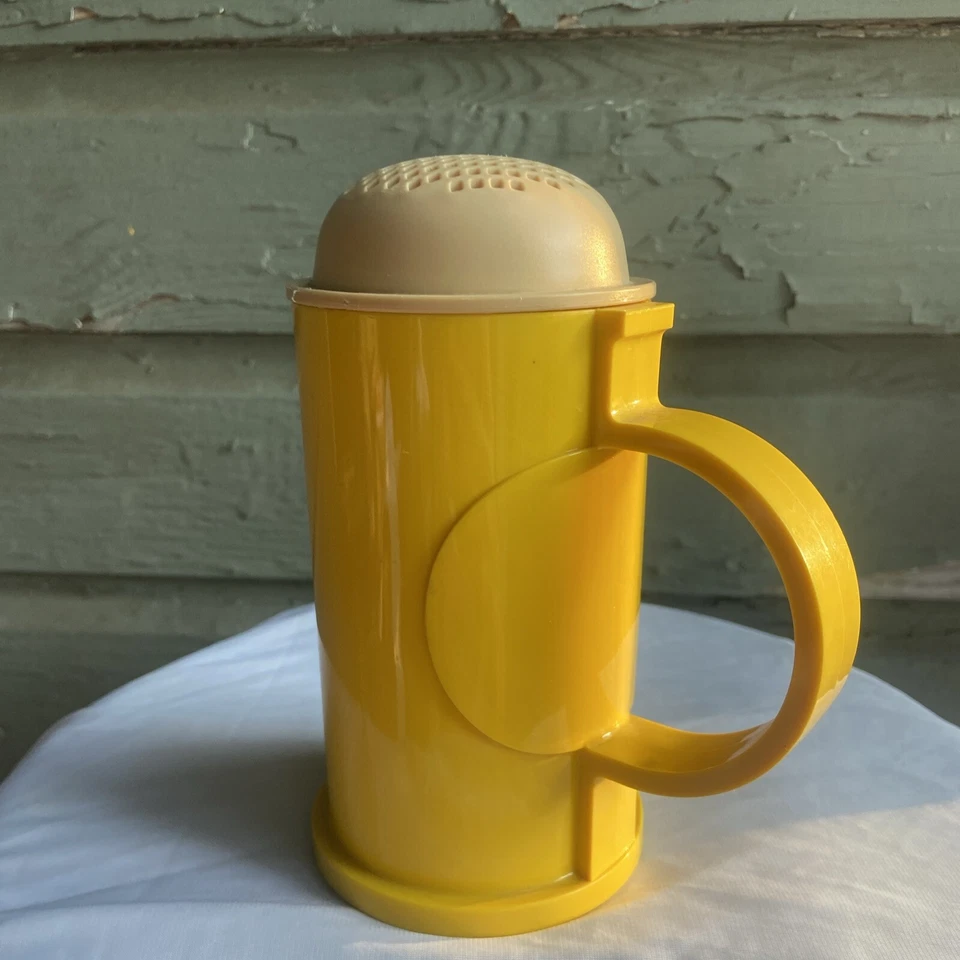 Vintage Dansk Gunnar Cyren Yellow Melamine Handled Shaker - Image 4 of 4
