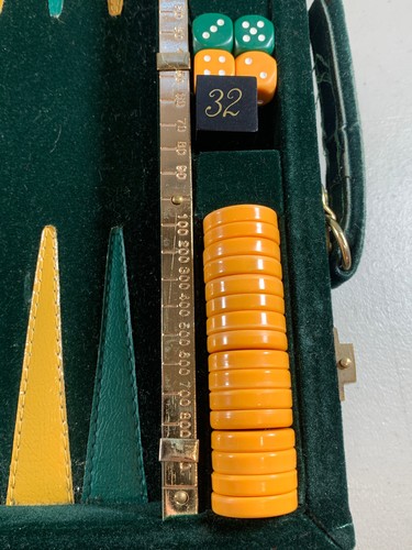Vintage Aries of Beverly Hills Backgammon Butterscotch & Green Travel Set Case - Picture 4 of 9