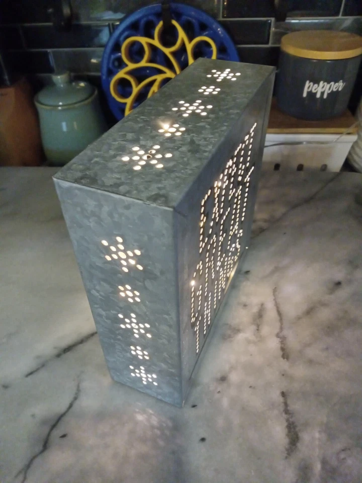 ✨️Arte de pared de metal iluminado - Estudio de Demdaco - "ESPERA GRANDES COSAS" 6"x6"x 2" Foto 2 de 4