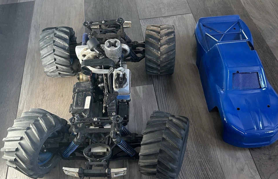 Traxxas T-Maxx Nitro 4WD 遥控卡车 – 未测试,额外零件,无控制器 — 第 4/4 张图片