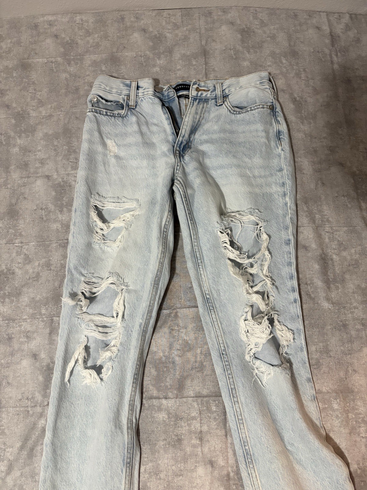 NWT Aeropostale Mom Jeans Ripped Light Wash High Rise Womens 4Reg