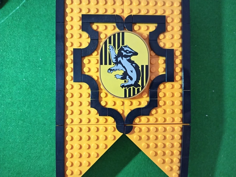 LEGO Harry Potter 76412 Hufflepuff House Banner, photo 4 of 5