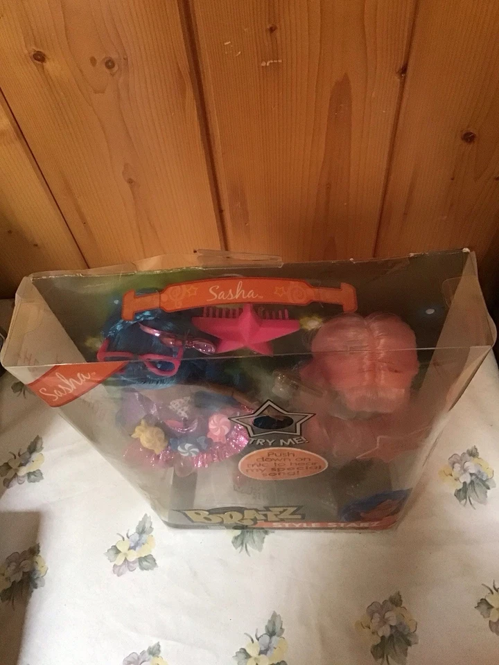 Muñeca SASHA 2012 estilo Bratz Starz MGA Entertainment Foto 4 de 4