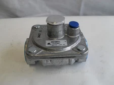 Maxitrol Gas Regulator RV48CL 1/2 PSIG NAT 6" LPG10"