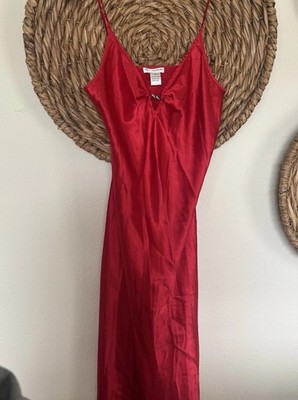 Ivy & Annabelle Red Satin  V-Neck Sleeveless Gown M 100% Polyester