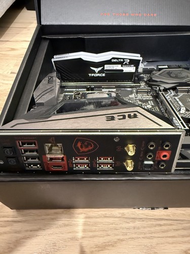 Combiné MSI MEG Z390 ACE avec processeur i7 9700K et 16 Go de RAM - Photo 2/3