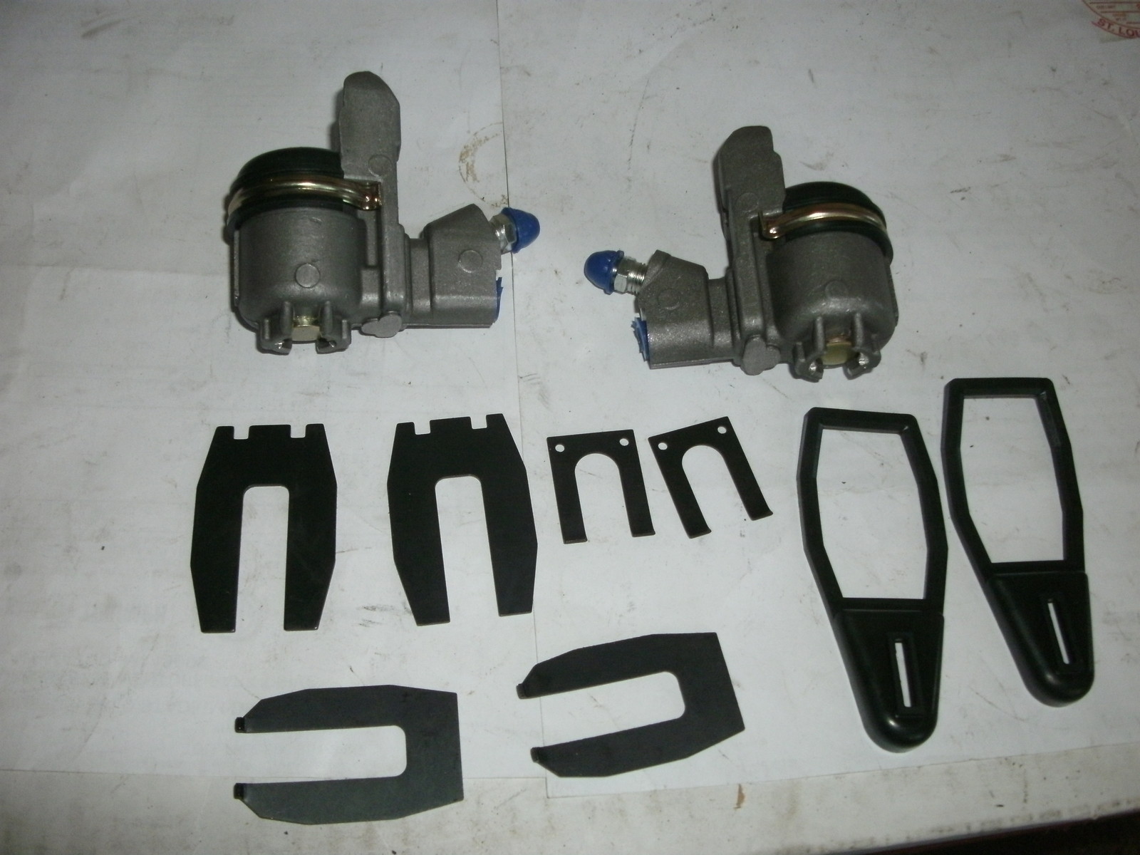 TRIUMPH TR4,TR4A,TR250,TR5,TR6 REAR WHEEL CYLINDERS,SET/2 W HARDWARE