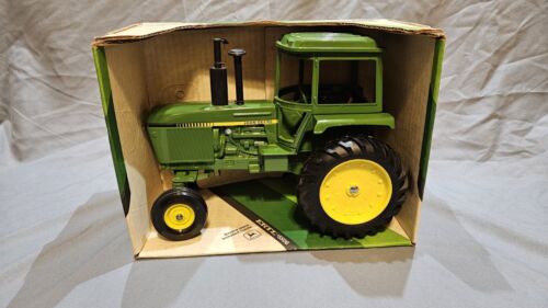 John Deere 4450 Tractor , Green Cab Early Edition, ertl 1/16 Scale