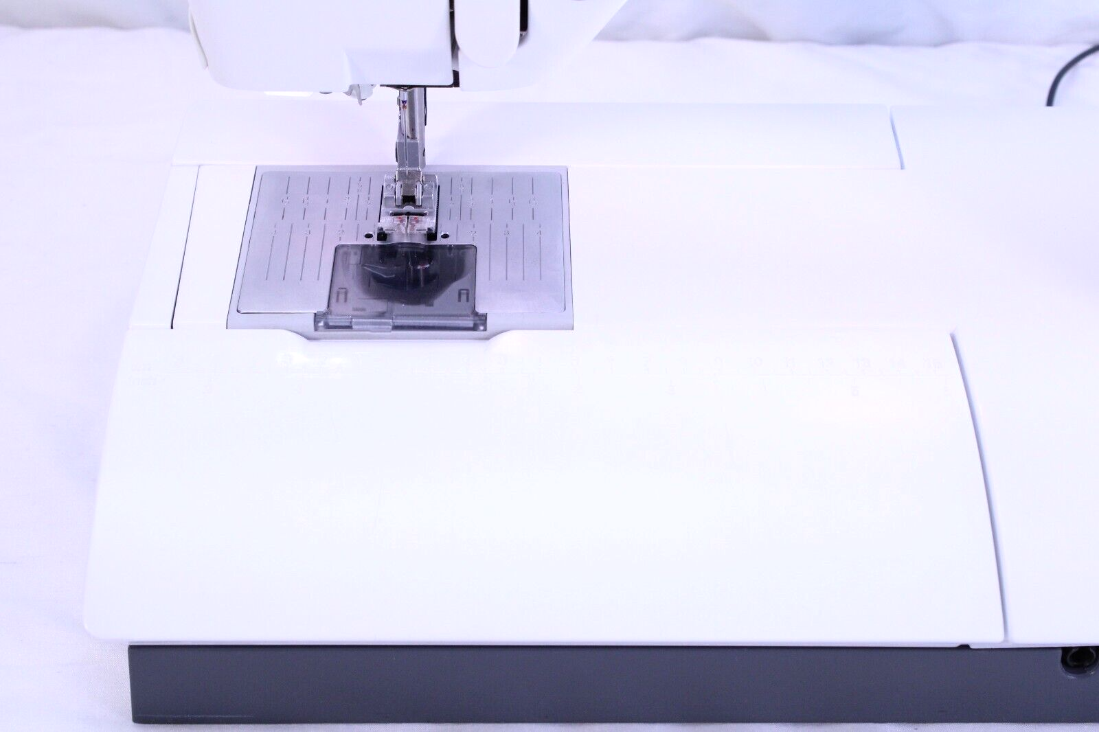 MINT PFAFF CREATIVE VISION SEWING & EMBROIDERY MACHINE SWEDEN MADE 5.5