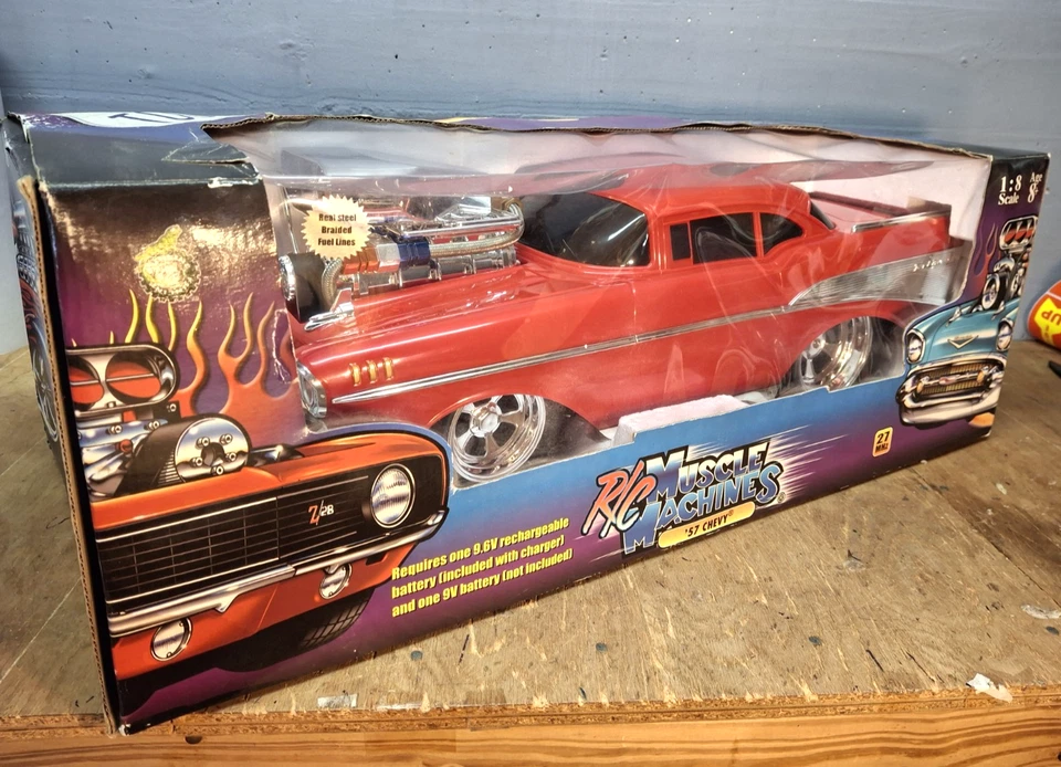 Toy Car Muscle Machines 1:8 Scale R/C in Box ('57 Chevy) 1990 (Red) 27 MHz - Image 3 of 4