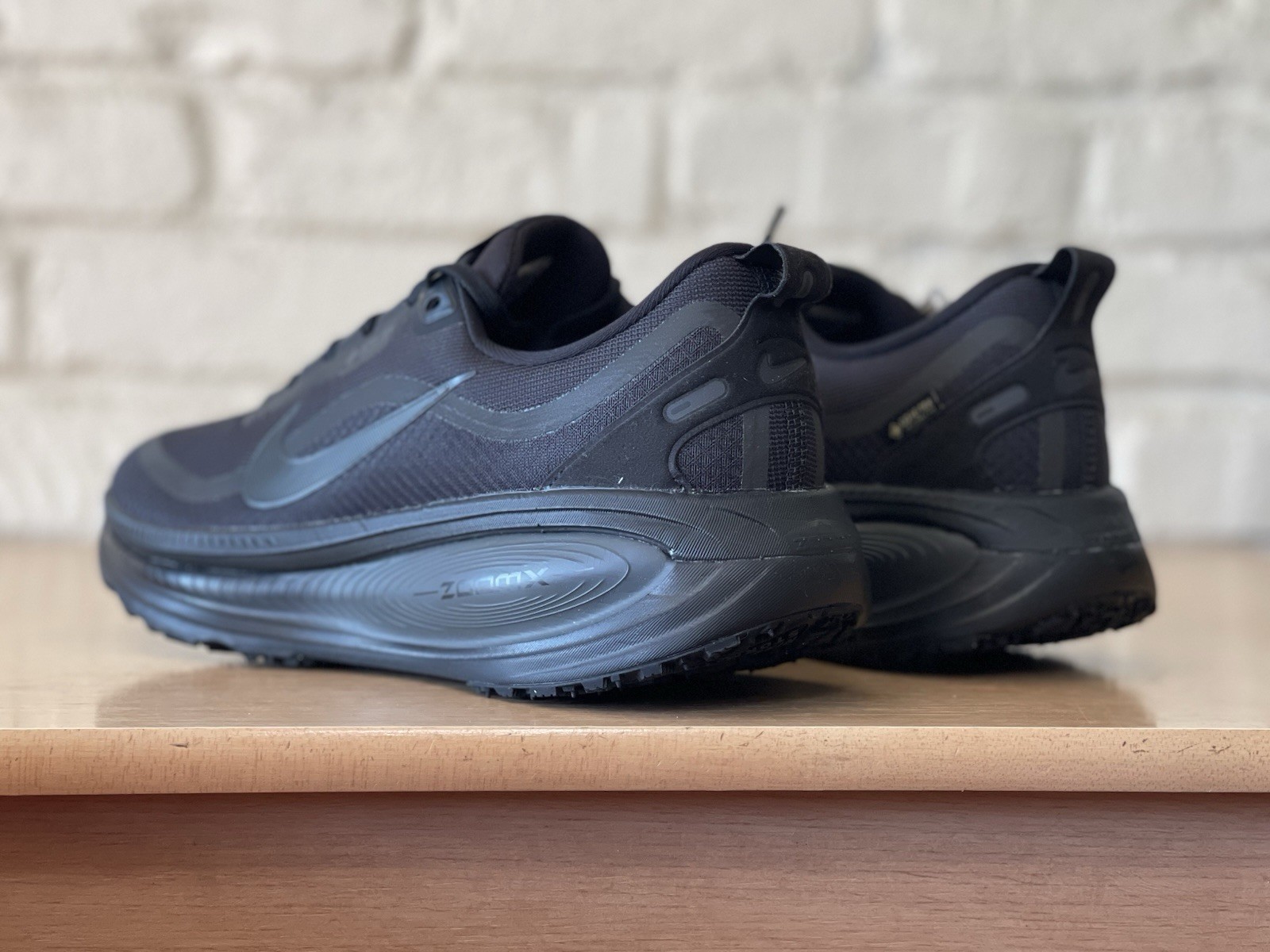 Nike Vomero 18 GTX Gore-Tex Black Anthracite Men 10.5 Running Shoes HQ7001-001 thumbnail 8