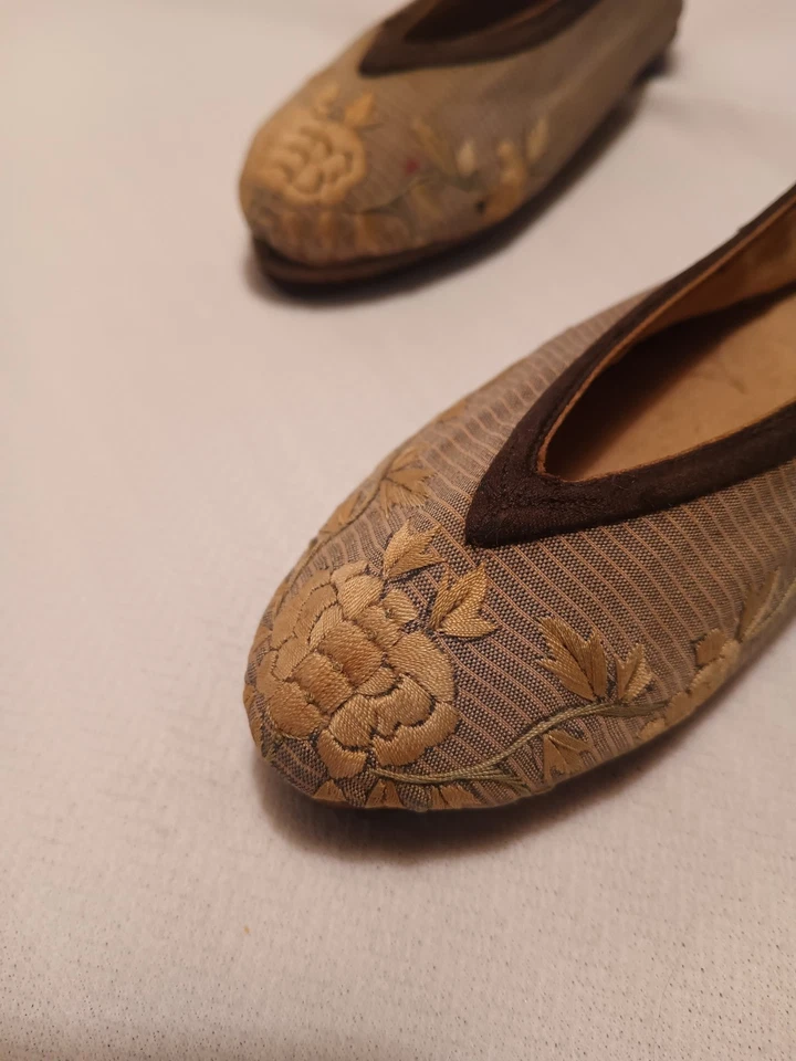 Chinelos/sapatos vintage orientais bordados de veludo. Japão/China - Imagem 4 de 4